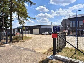 Для оренди є виробничо-складська зала площею 324 м² з