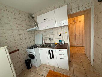 I am renting out a spacious and functional apartment with