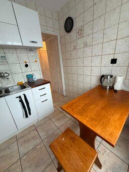 I am renting out a spacious and functional apartment with