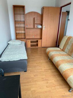 I am renting out a spacious and functional apartment with