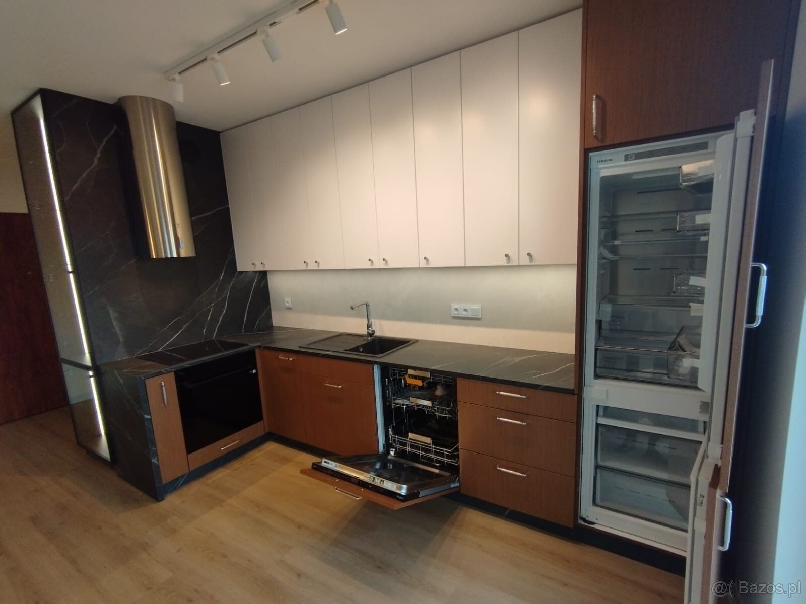Na prodej prostorný byt o ploše 45 m², situovaný ve druhém