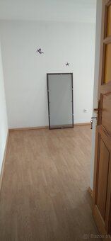 Prodám dům se dvěma podlažími, podkrovím k adaptaci