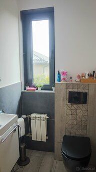 We present an offer for the sale of a detached residential