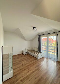 We present an offer for the sale of a detached residential