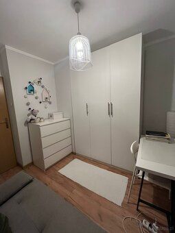 I am renting an individual furnished room with wardrobe