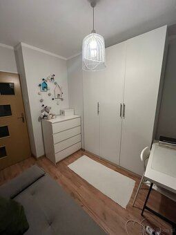 I am renting an individual furnished room with wardrobe