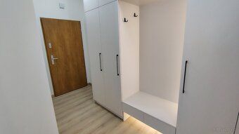 Продам два нових незайнятих житлових приміщень трикімнатна