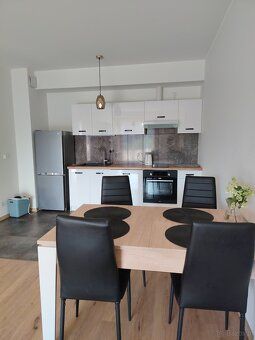 I am renting out a new 2-room apartment in a block at the