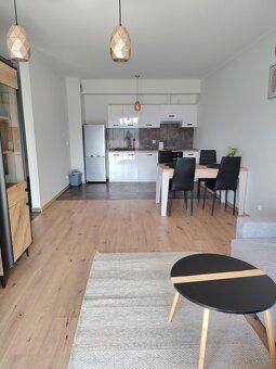 I am renting out a new 2-room apartment in a block at the