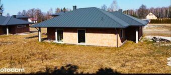 I am selling a single-story house with a plot of land