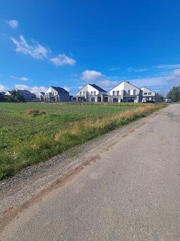 We offer for sale a building plot with an area of 1190 m²
