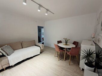 We offer for sale a functional two-room apartment with an