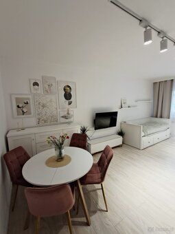 We offer for sale a functional two-room apartment with an