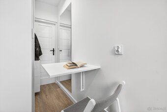 I present for rent Room with bathroom in the very center of