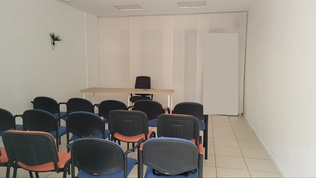 I sell a commercial-service-office space with an area of 24