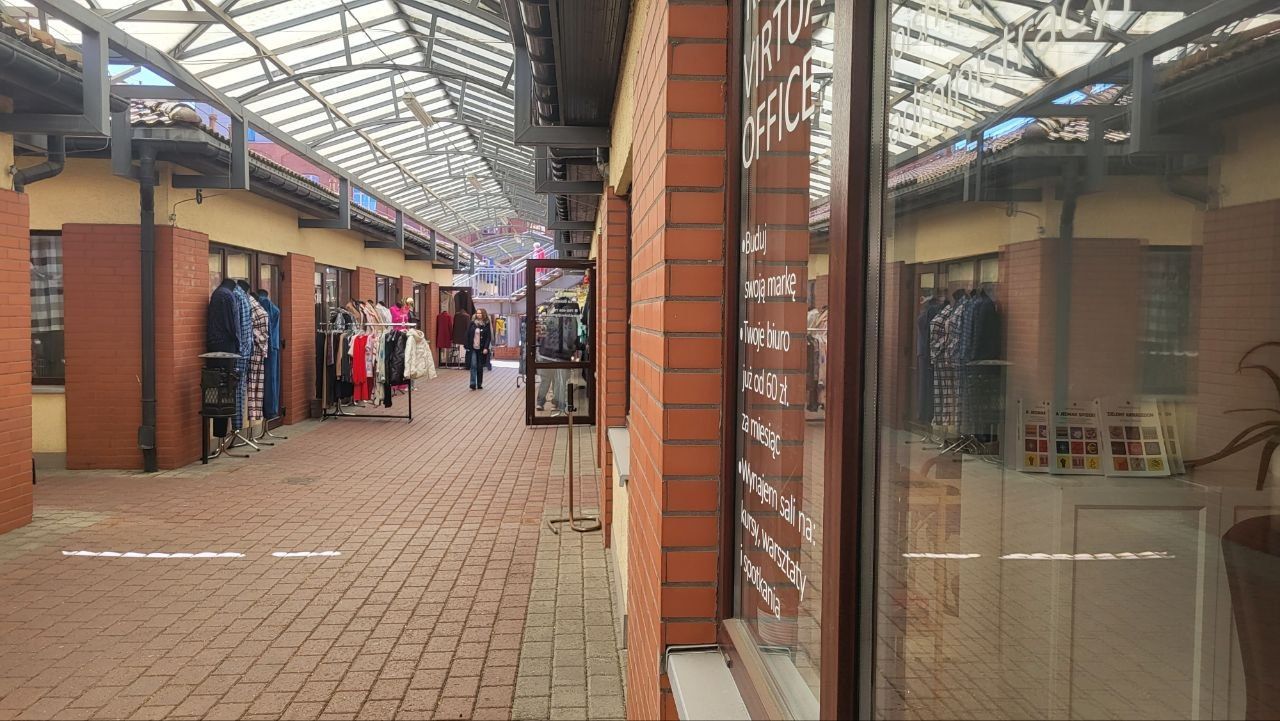 I sell a commercial-service-office space with an area of 24