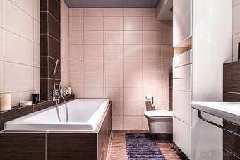 Ponúkam na predaj moderný, nadštandardne vybavený 3-izbový m
