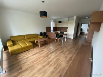 Ponúkam na prenájom 2 - izb. byt s loggiou na ul. Narcisová 