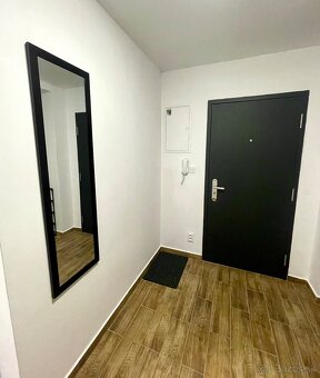 Ponúkame na prenájom 3 izbový apartmán (kuchyňa+ obývačka, 2
