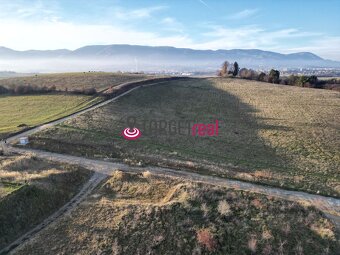 TARGETreal Vám ponúka štyri slnečné stavebné pozemky v obci 