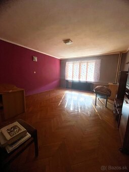 Ponúkam Vám na predaj poschodový rodinný dom s garážou v tic