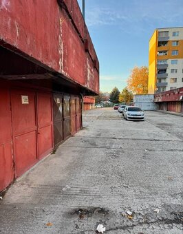 Ponúkame na predaj samostatnú garáž na ul. Bebravská, Vrakuň