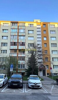 Ponúkame na predaj 1-izbový byt s balkónom v obľúbenej lokal