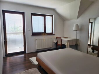 Ponúkame na predaj priestranný dvojpodlažný rodinný dom (dvo