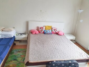 Ponúkame na predaj starší rodinný dom, vhodný na bývanie aj 
