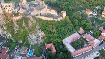 Vo výhradnom zastúpení majiteľa nehnuteľnosti ponúkame na pr