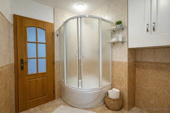 Ponúkam na prenájom priestranný byt s výmerou 60 m². Byt sa 
