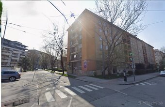 Ponúkame Vám na predaj výnimočný ZARIADENÝ 3 izbový byt na J