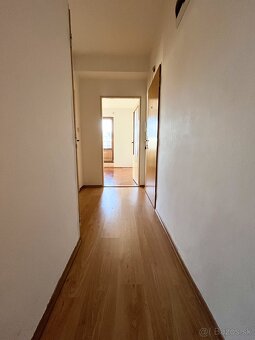 Ponúkam na predaj 3-izbový byt v osobnom vlastníctve, ktorý 