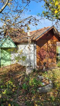 Ponúkam na predaj udržiavaný viničný domček so súpisným čísl