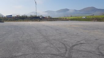 Ponúkam na prenájom pozemok za mostom pri obci Podvažie – sm