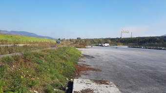 Ponúkam na prenájom pozemok za mostom pri obci Podvažie – sm