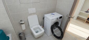 Ponúkam na predaj moderný a kompletne 1-izbový byt vo vyhľad