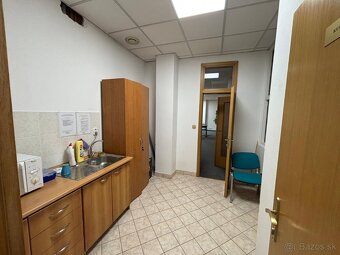 Ponúkame na prenájom priestranné a flexibilné komerčné pries