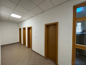 Ponúkame na prenájom priestranné a flexibilné komerčné pries