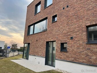 Ponúkame na prenájom luxusný, priestranný, 2 izbový byt s kr