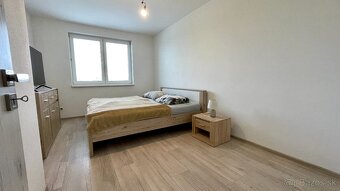 Hľadáte bývanie, ktoré spája komfort bytu s výhodami rodinné