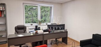 Lukratívna budova v centre mesta Považská Bystrica. Nachádza