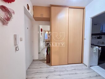 TUreality vám ponúka na predaj útulný 2-izbový podkrovný byt