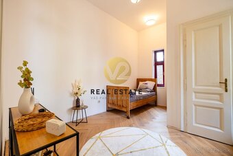 Maroš Vereš +421 904 086 200 e-mail: maros.veres@v2realestat