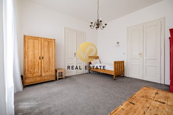 Maroš Vereš +421 904 086 200 e-mail: maros.veres@v2realestat