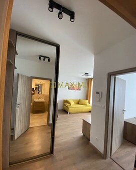 Ponúkame na predaj 2-izbový byt na Galvaniho ulici, ktorý pr