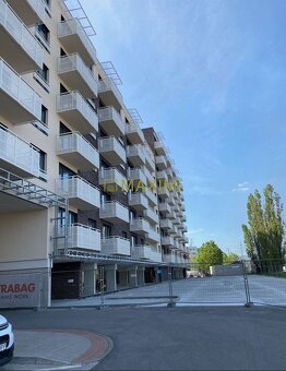 Ponúkame na predaj 2-izbový byt na Galvaniho ulici, ktorý pr