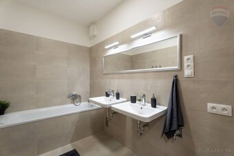 EXKLUZÍVNE IBA U NÁS! Realitná kancelária RE/MAX ponúka na p