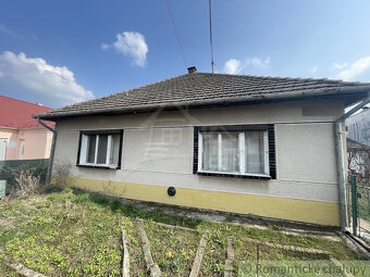 Tento štvorizbový rodinný dom nachádzajúci sa v pokojnej obc