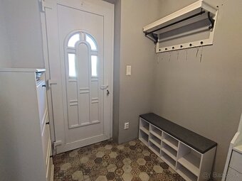Ponúkam na predaj priestranný 4-izbový rodinný typu bungalov